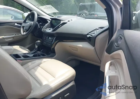 2017 Ford Escape Titanium z USA, uszkodzony, nr VIN 1FMCU0JD8HUE87385